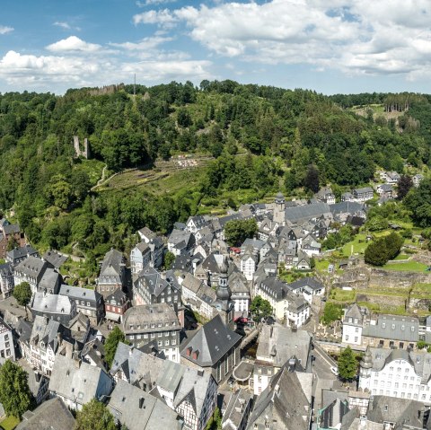 Der Haller über der Altstadt von Monschau, © Eifel Tourismus GmbH, Dominik Ketz Der Haller über der Altstadt von Monschau, © Eifel Tourismus GmbH, Dominik Ketz