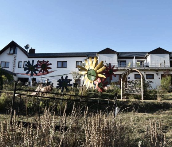 Außenansicht, © Katryn Kaufmann - Hinter den Spiegeln Außenansicht, © Katryn Kaufmann - Hinter den Spiegeln