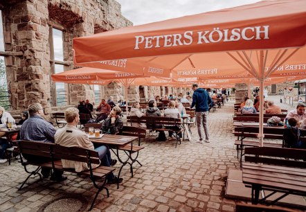 Gemütliche Atmosphäre im Biergarten, © Burgrestaurant Nideggen Gemütliche Atmosphäre im Biergarten, © Burgrestaurant Nideggen