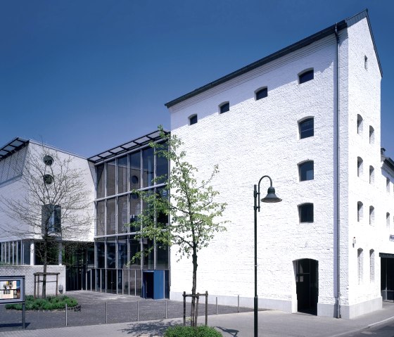 Deutsches Glasmalereimuseum Linnich, © Vanessa Hauert | Entwicklungsgesellschaft indeland GmbH Deutsches Glasmalereimuseum Linnich, © Vanessa Hauert | Entwicklungsgesellschaft indeland GmbH