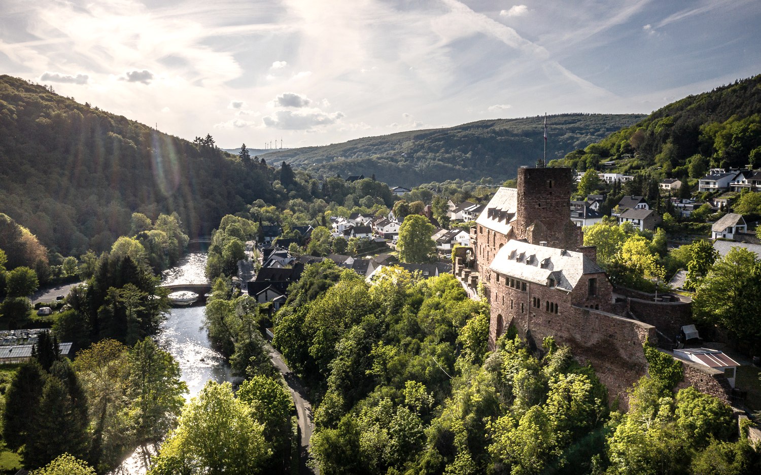Heimbach mit Burg Hengebach, © Dennis Stratmann | Grünmetropole e.V. Heimbach mit Burg Hengebach, © Dennis Stratmann | Grünmetropole e.V.