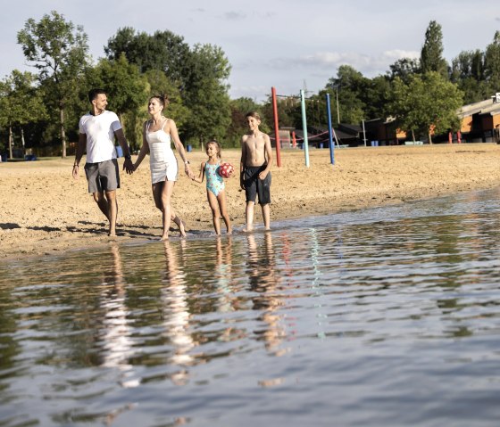 Dürener Seenrunde, Erfrischung am Badesee, © Eifel Tourismus GmbH, Tobias Vollmer Dürener Seenrunde, Erfrischung am Badesee, © Eifel Tourismus GmbH, Tobias Vollmer