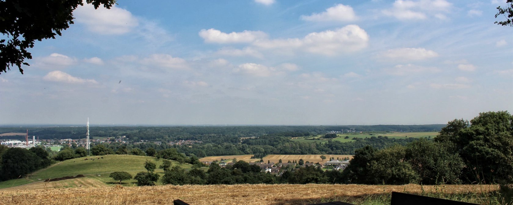 Sitzgruppe am Eifel-Blick, © Rureifel-Tourismus e.V. Sitzgruppe am Eifel-Blick, © Rureifel-Tourismus e.V.