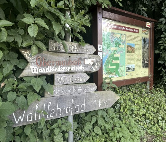 Beschilderung und Infotafel, © Rureifel-Tourismus e.V., Dennis Winands Beschilderung und Infotafel, © Rureifel-Tourismus e.V., Dennis Winands