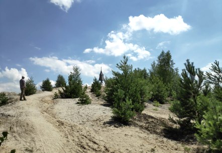 Auf der rekultivierten Abraumhalde des Tagebaus Hambach lässt es sich herrlich Wandern und Radfahren, © Sophia Eckerle / Kreis Düren Auf der rekultivierten Abraumhalde des Tagebaus Hambach lässt es sich herrlich Wandern und Radfahren, © Sophia Eckerle / Kreis Düren