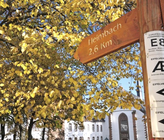 Wegweiser am Kloster Wegweiser am Kloster