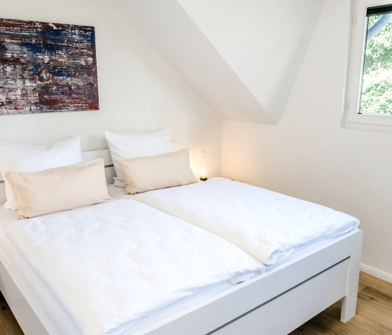 Schlafzimmer mit Doppelbett, © Fotostudio Uschi Kitschke Schlafzimmer mit Doppelbett, © Fotostudio Uschi Kitschke