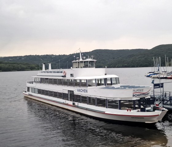 Schifffahrt und Rursee (5 Gehminuten) Schifffahrt und Rursee (5 Gehminuten)