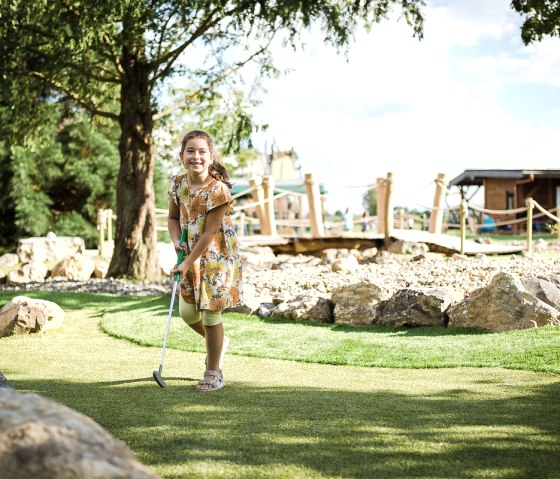 Spaß beim Minigolf, © Sebastian Lehmann, L-S-Photographie.de Spaß beim Minigolf, © Sebastian Lehmann, L-S-Photographie.de