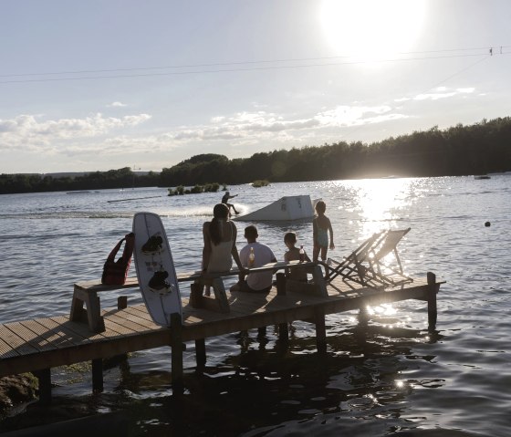 Dürener Seenrunde, waterskiën bij het zwemmeer Gürzenich, © Eifel Tourismus GmbH, Tobias Vollmer Dürener Seenrunde, waterskiën bij het zwemmeer Gürzenich, © Eifel Tourismus GmbH, Tobias Vollmer