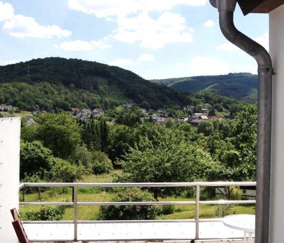 Aussicht vom Balkon, © Katryn Kaufmann - Hinter den Spiegeln Aussicht vom Balkon, © Katryn Kaufmann - Hinter den Spiegeln