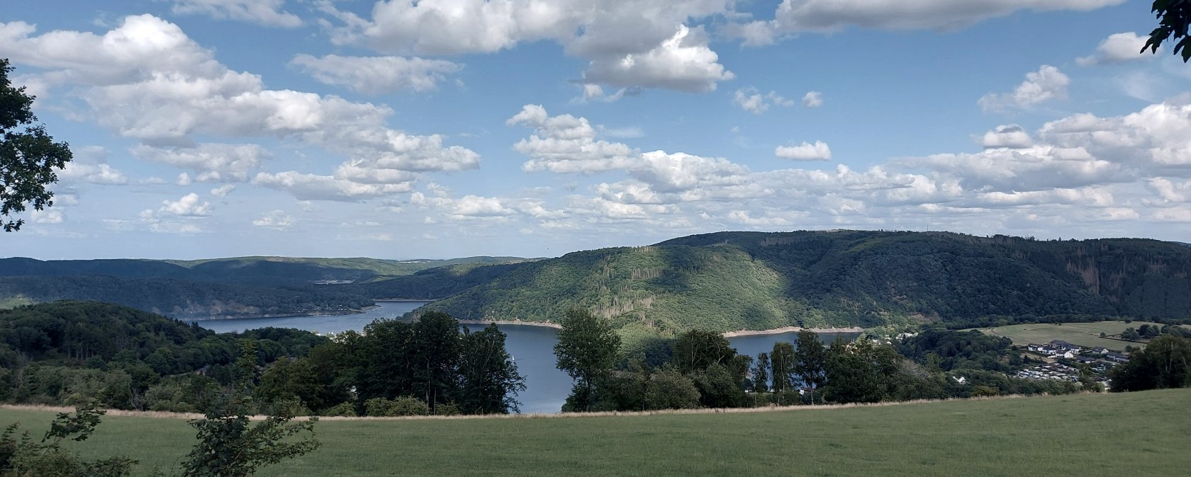 Rurseeaussicht Juli-Augsut (co) Theißen-Braun Rurseeaussicht Juli-Augsut (co) Theißen-Braun