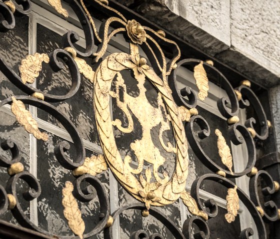 Emblem an der Adler Apotheke, © Fotos: Dominik Ketz / Stolberg-Touristik Emblem an der Adler Apotheke, © Fotos: Dominik Ketz / Stolberg-Touristik