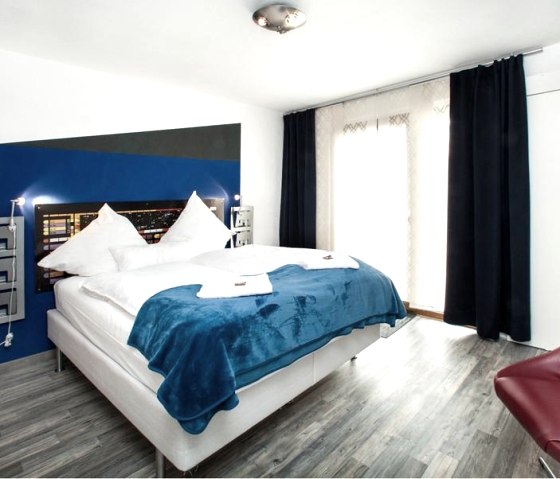 Doppelzimmer, © Katryn Kaufmann - Hinter den Spiegeln Doppelzimmer, © Katryn Kaufmann - Hinter den Spiegeln