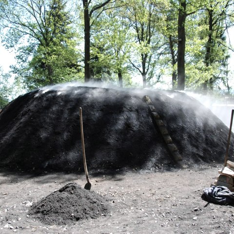 Kohlemeiler, © www.kohlemeiler.de , Linden GbR Kohlemeiler, © www.kohlemeiler.de , Linden GbR