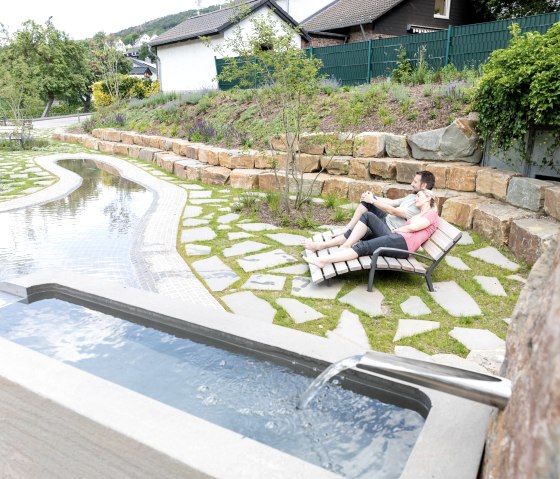 Ontspannen in de watertuin, © Eifel Tourismus GmbH, AR-shapefruit AG Ontspannen in de watertuin, © Eifel Tourismus GmbH, AR-shapefruit AG