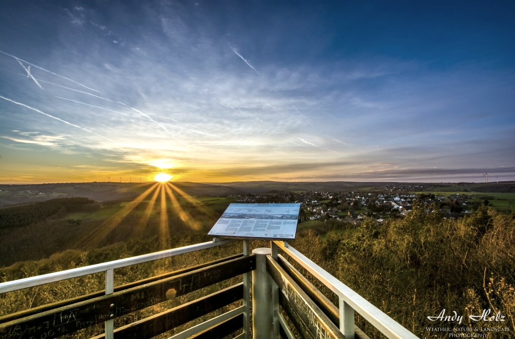 AH_Sonnenuntergang_über_Bergstein_vom_Krawuttschketurm, © Kreis Düren, Andy Holz AH_Sonnenuntergang_über_Bergstein_vom_Krawuttschketurm, © Kreis Düren, Andy Holz