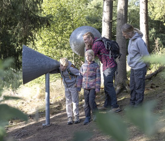 Listen into the Eifel forest, © Eifel Tourismus GmbH, Tobias Vollmer - finanziert durch REACT-EU Listen into the Eifel forest, © Eifel Tourismus GmbH, Tobias Vollmer - finanziert durch REACT-EU