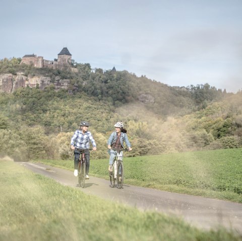 RurUfer cycle path with Nideggen Castle, © Dennis Stratmann | Grünmetropole e.V. RurUfer cycle path with Nideggen Castle, © Dennis Stratmann | Grünmetropole e.V.