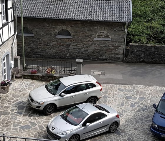 Wasserkraftwerk 1, 2, 3 Parkplatz am Gebäude Wasserkraftwerk 1, 2, 3 Parkplatz am Gebäude