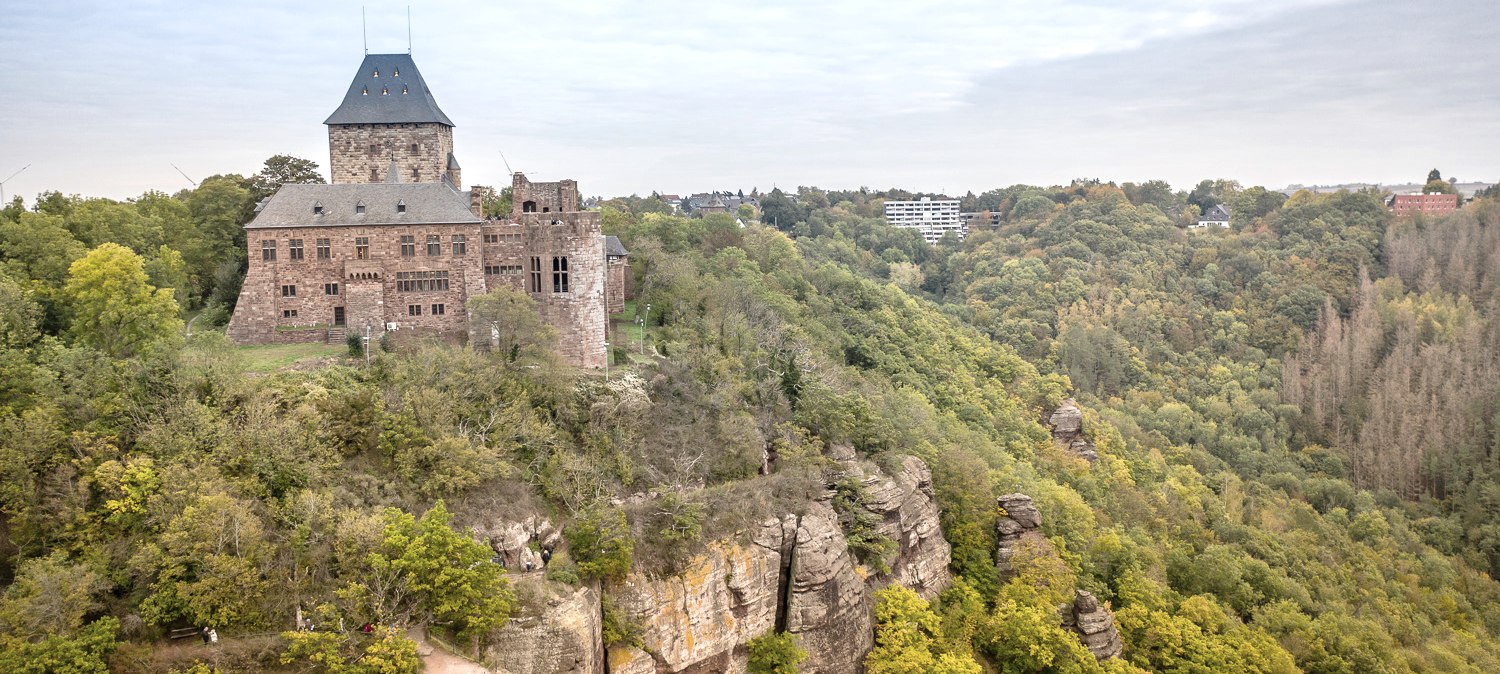 Blick auf Burg Nideggen, © Dennis Stratmann | Kreis Düren Blick auf Burg Nideggen, © Dennis Stratmann | Kreis Düren