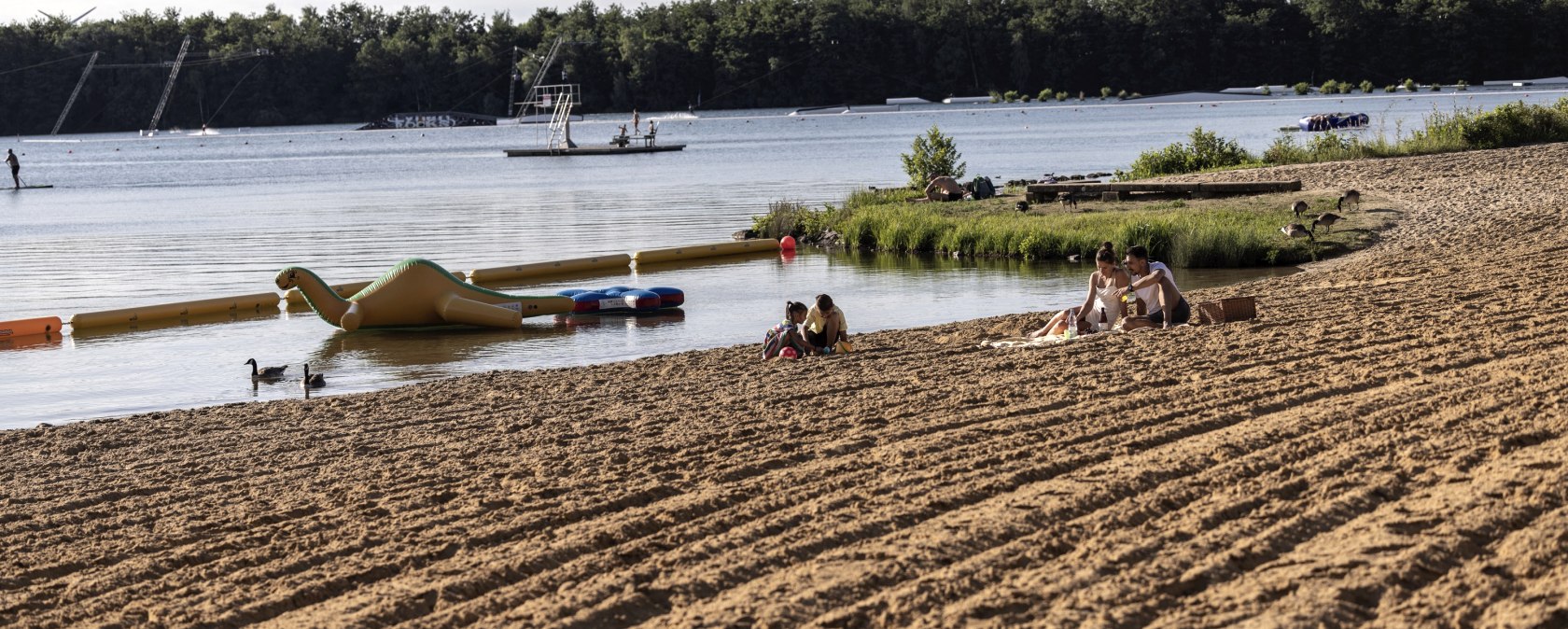 Dürener Seenrunde, unterwegs lockt die Pause am Badesee Gürzenich, © Eifel Tourismus GmbH, Tobias Vollmer Dürener Seenrunde, unterwegs lockt die Pause am Badesee Gürzenich, © Eifel Tourismus GmbH, Tobias Vollmer