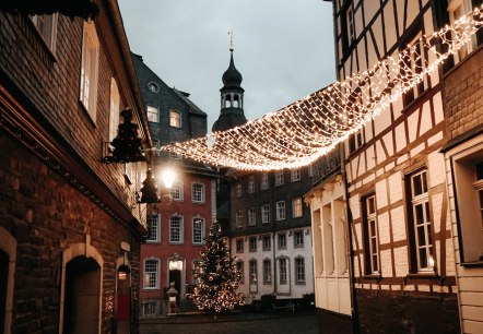 Blick auf das Rote Haus, © Monschau-Touristik GmbH, Heike Becker Blick auf das Rote Haus, © Monschau-Touristik GmbH, Heike Becker