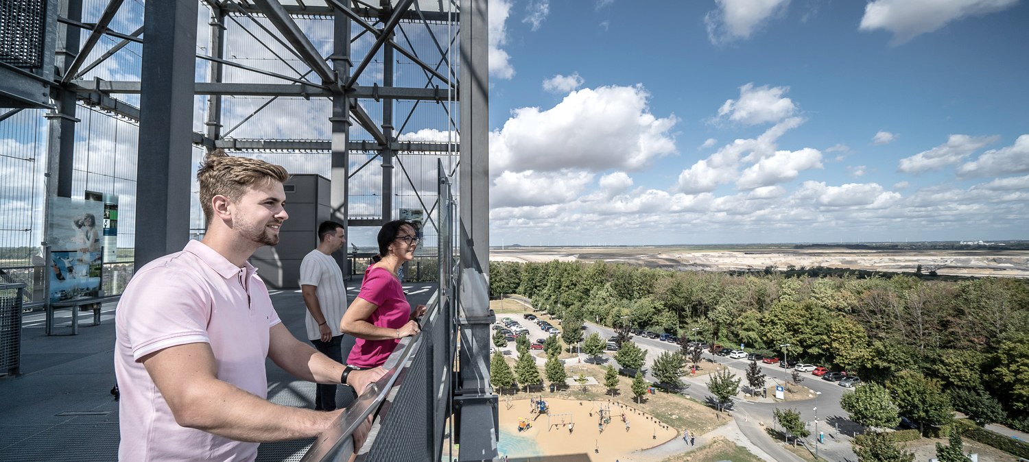 View from the Indemann to the Goltsteinkuppe and the Inden open-cast mine, © Dennis Stratmann | Kreis Düren View from the Indemann to the Goltsteinkuppe and the Inden open-cast mine, © Dennis Stratmann | Kreis Düren