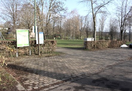 Wanderparkplatz Sportplatz Steckenborn, © Rursee-Touristik GmbH Wanderparkplatz Sportplatz Steckenborn, © Rursee-Touristik GmbH