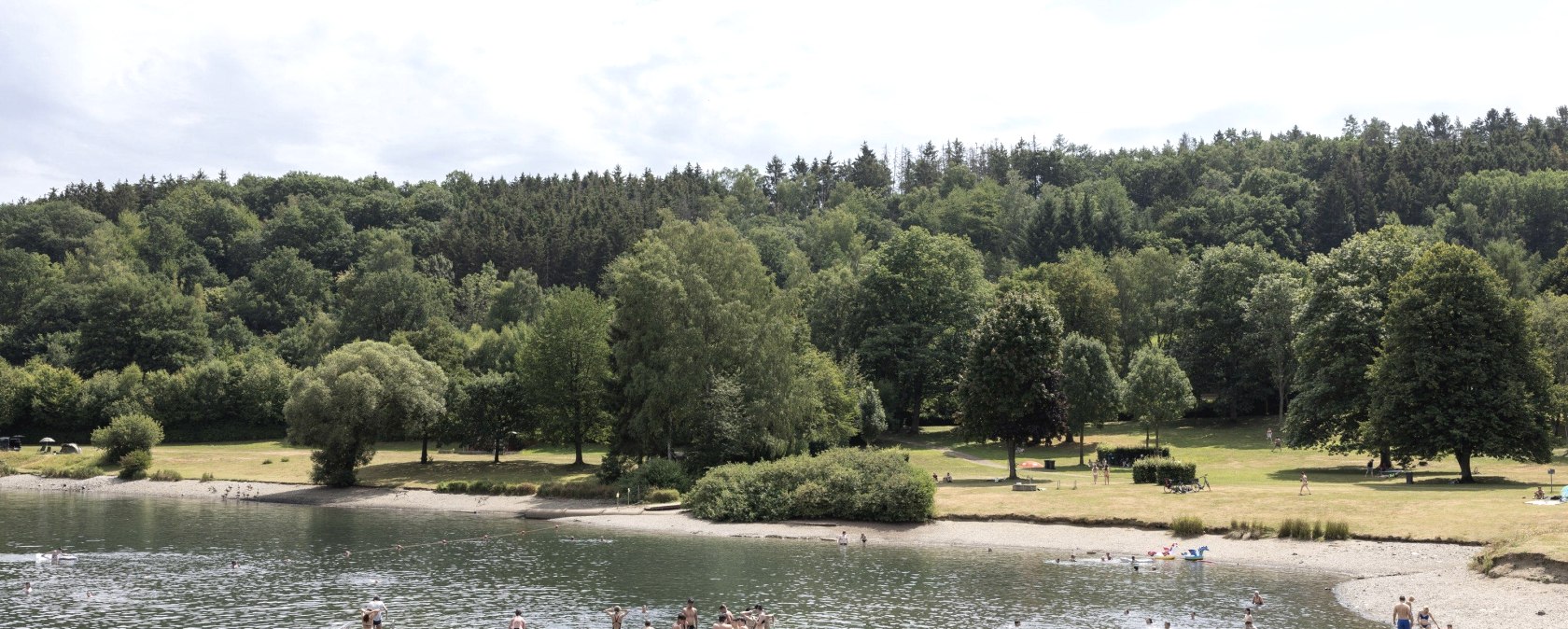 De natuurlijke badzone bij Eiserbachsee, © Eifel Tourismus GmbH_Tobias Vollmer De natuurlijke badzone bij Eiserbachsee, © Eifel Tourismus GmbH_Tobias Vollmer