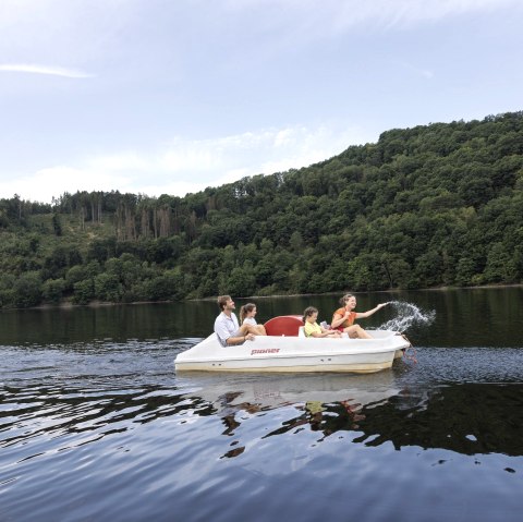 Tretbootfahren auf dem Obersee, © Eifel Tourismus GmbH, Tobias Vollmer Tretbootfahren auf dem Obersee, © Eifel Tourismus GmbH, Tobias Vollmer