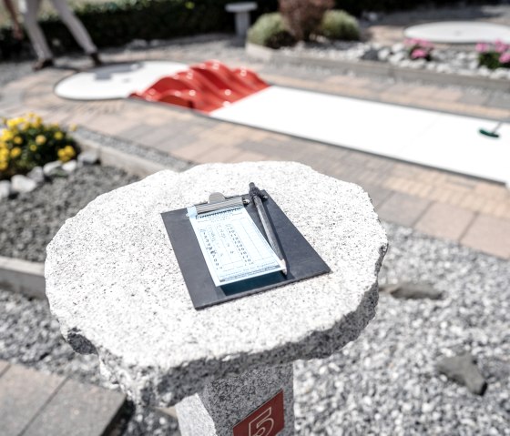 Minigolf am Indemann, © Dennis Stratmann | Kreis Düren Minigolf am Indemann, © Dennis Stratmann | Kreis Düren