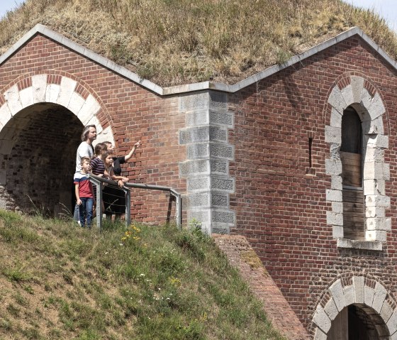 Familie im Brückenkopf-Park, © Tobias Vollmer | Eifel Tourismus GmbH Familie im Brückenkopf-Park, © Tobias Vollmer | Eifel Tourismus GmbH