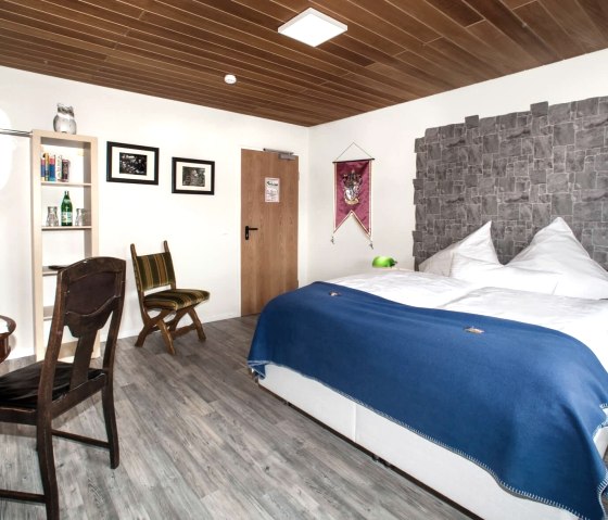 Blick ins Doppelzimmer, © Katryn Kaufmann - Hinter den Spiegeln Blick ins Doppelzimmer, © Katryn Kaufmann - Hinter den Spiegeln