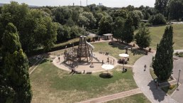 Spielplatz im Brückenkopf-Park, © Tobias Vollmer | Eifel Tourismus GmbH Spielplatz im Brückenkopf-Park, © Tobias Vollmer | Eifel Tourismus GmbH