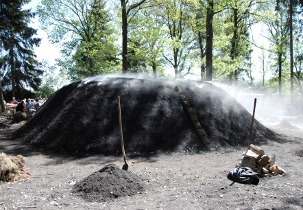 Kohlemeiler, © www.kohlemeiler.de , Linden GbR Kohlemeiler, © www.kohlemeiler.de , Linden GbR