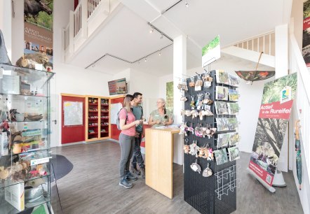 Lassen Sie sich bei uns beraten, © Eifel Tourismus GmbH, AR - shapefruit AG Lassen Sie sich bei uns beraten, © Eifel Tourismus GmbH, AR - shapefruit AG