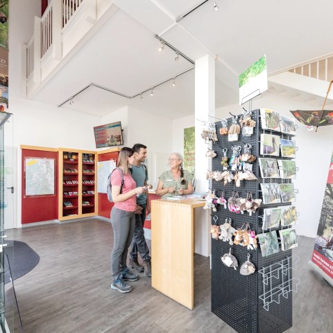 Lassen Sie sich bei uns beraten, © Eifel Tourismus GmbH, AR - shapefruit AG Lassen Sie sich bei uns beraten, © Eifel Tourismus GmbH, AR - shapefruit AG