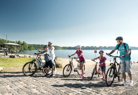 Familie am Blausteinsee, © Dominik Ketz | StädteRegion Aachen Familie am Blausteinsee, © Dominik Ketz | StädteRegion Aachen