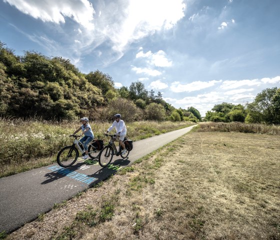 Radfahren auf alten Bahntrassen in der Eifel, © Eifel Tourismus GmbH, Dennis Stratmann Radfahren auf alten Bahntrassen in der Eifel, © Eifel Tourismus GmbH, Dennis Stratmann