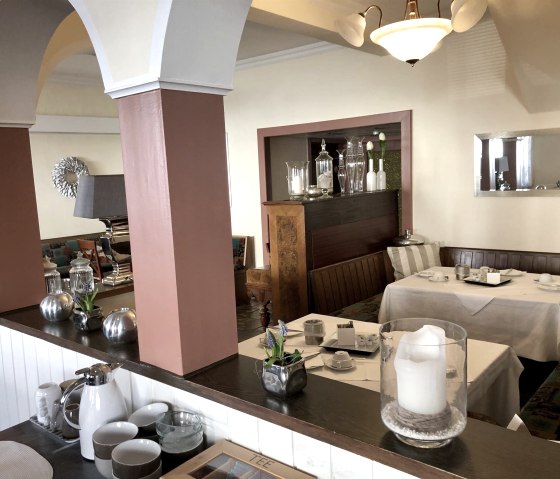 9E7C95E5-BF10-40EF-A172-648DC8024F1D 9E7C95E5-BF10-40EF-A172-648DC8024F1D