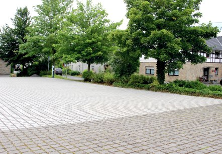 Wanderparkplatz Dorfplatz Strauch, © Rursee-Touristik GmbH Wanderparkplatz Dorfplatz Strauch, © Rursee-Touristik GmbH