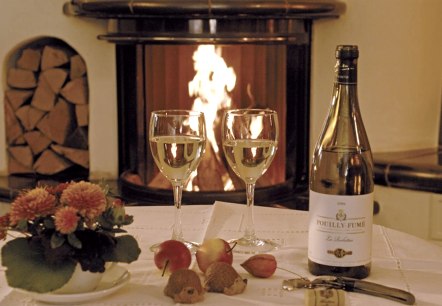 Ein Wein am Kamin, © seeblick-eifel.de Ein Wein am Kamin, © seeblick-eifel.de
