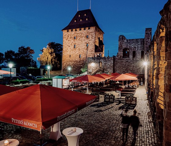 Eine tolle Stimmung auch in den Abendstunden, &copy; Burgrestaurant Nideggen