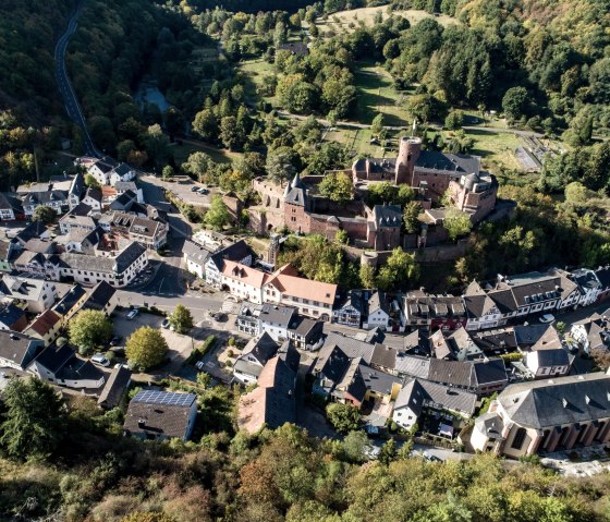 Blick auf Heimbach mit Burg Hengebach, © Tourismus NRW e.V.
