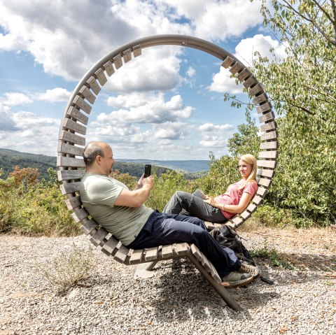 Nimm Platz im Eifel-Loop auf dem Meuchelberg, &copy; Eifel Tourismus GmbH, AR-shapefruitAG
