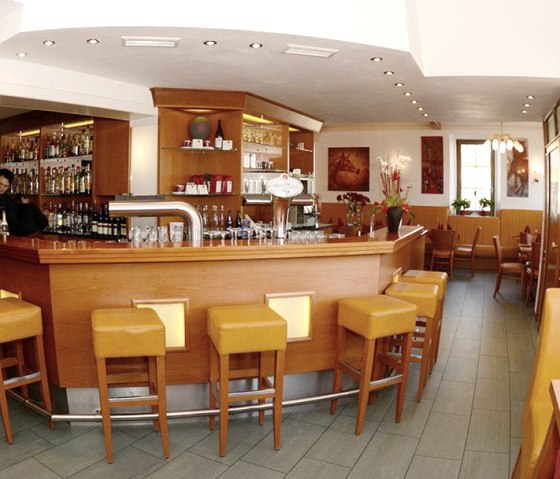Unsere Bar im Stammhaus, &copy; Rotes Einhorn