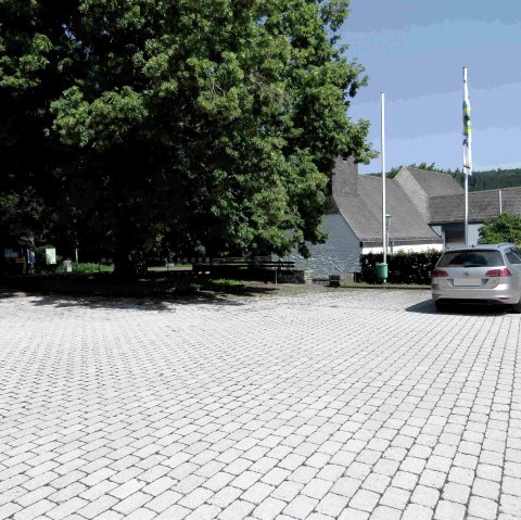 Wanderparkplatz Kirche Dedenborn, &copy; Rursee-Touristik GmbH