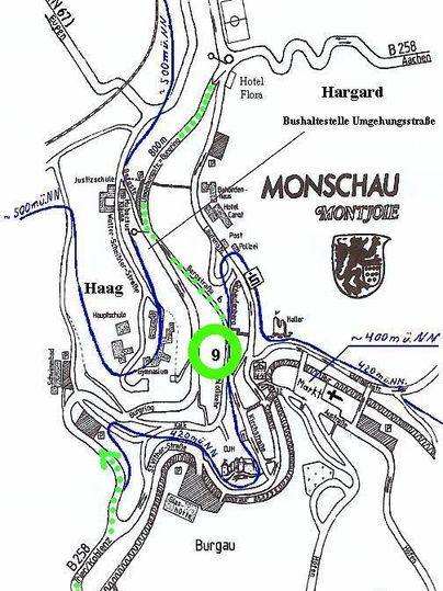 Eine Karte von Monschau mit markierten Straßen und wichtigen Punkten. Die grüne Linie zeigt eine Route an, der Ort ist bekannt für seine malerische Altstadt.
