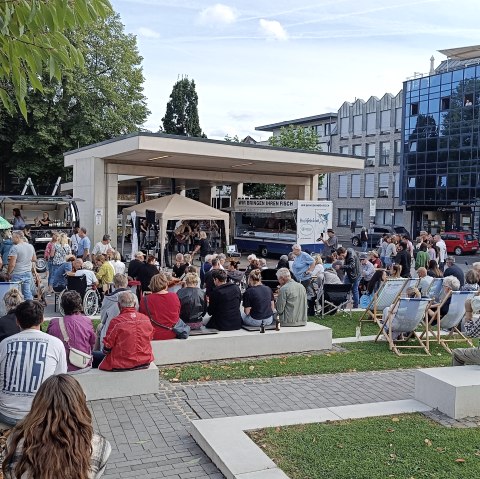 Grote menigte op de after-work markt, © Gemeinde Kreuzau